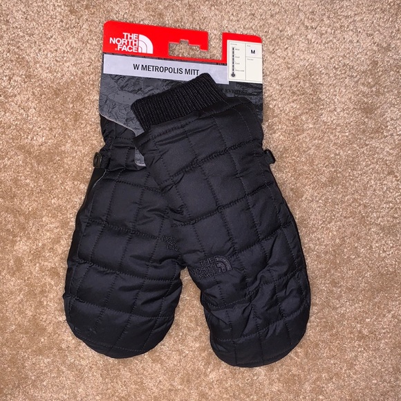 The North Face Accessories - NWT The North Face Metropolis Mitt, Medium